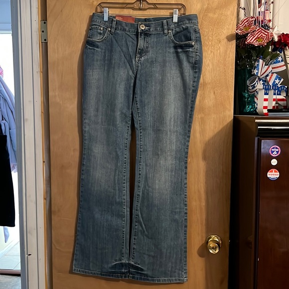🆑FINAL PRICE‼️ NWT…size 11 Mossimo supply company low rise bootcut stretch jeans - Picture 2 of 4